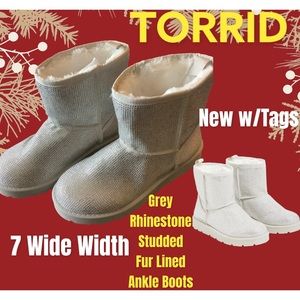 🌷NWT TORRID Sz7 WIDE WIDTH SILVER GREY BEADED FUR LINED BOOTS